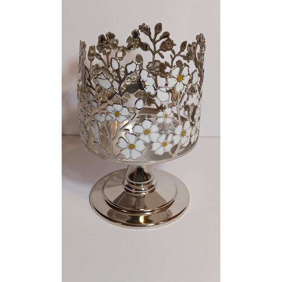 Bath & Body Works Enamel Daisy Flower Candle Holder Sleeve Silver Tone 4" wide - Picture 3 of 6